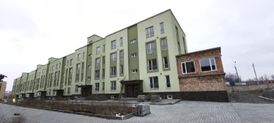 Продам квартиру на другому поверсі