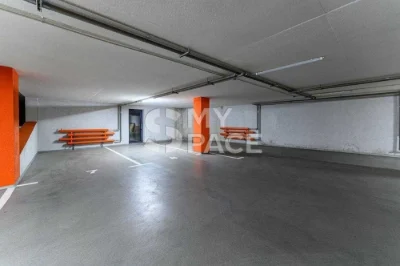 I am selling a 4-room apartment of 200 m2 with a terrace and parking spaces with a view.