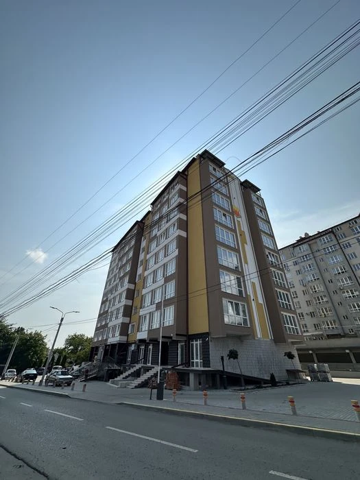 Продається 2-кім. новобудова + кухня-вітальня на проспекті (