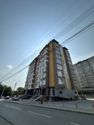 Продається 2-кім. новобудова + кухня-вітальня на проспекті (