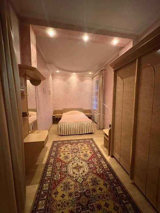 Продаж 3-кімнатної квартири в центрі