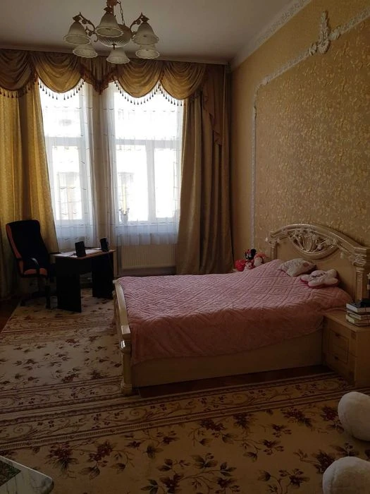 2-кімнатна квартира з дизайнерським ремонтом у центрі Чернів