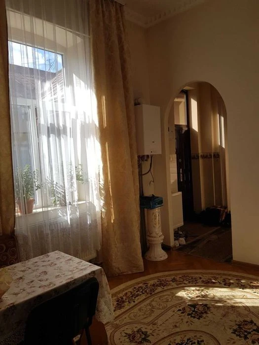 2-кімнатна квартира з дизайнерським ремонтом у центрі Чернів
