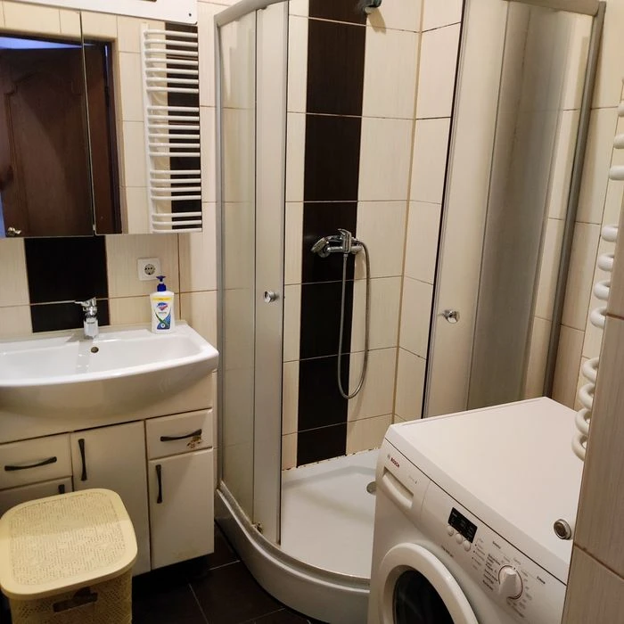 Продаж 3кн в центрі на Українська- Доброго.