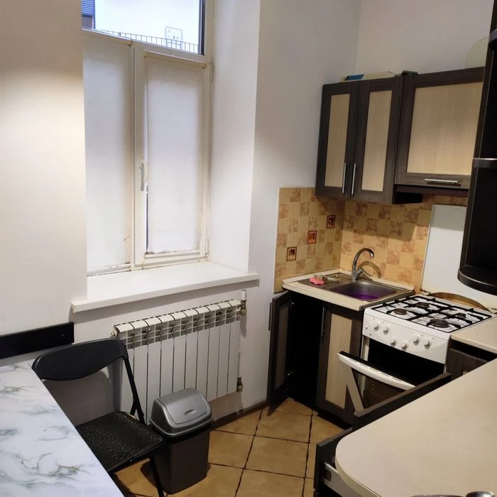 Продаж 3кн в центрі на Українська- Доброго.
