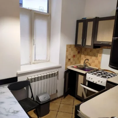 Продаж 3кн в центрі на Українська- Доброго.
