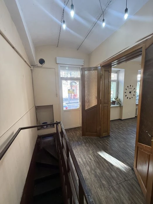 Продаж 2-х кімнатної квартири, по вул. Григорія Сковороди 2.