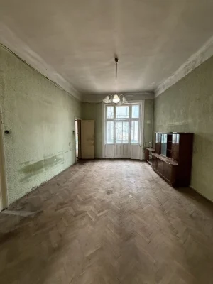 2 кімнатна квартира в центрі міста.