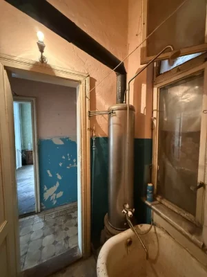 2 кімнатна квартира в центрі міста.