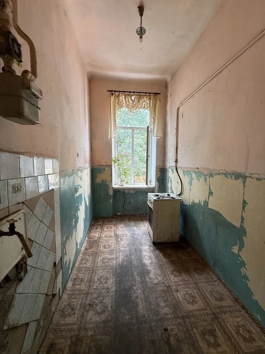 2 кімнатна квартира в центрі міста.