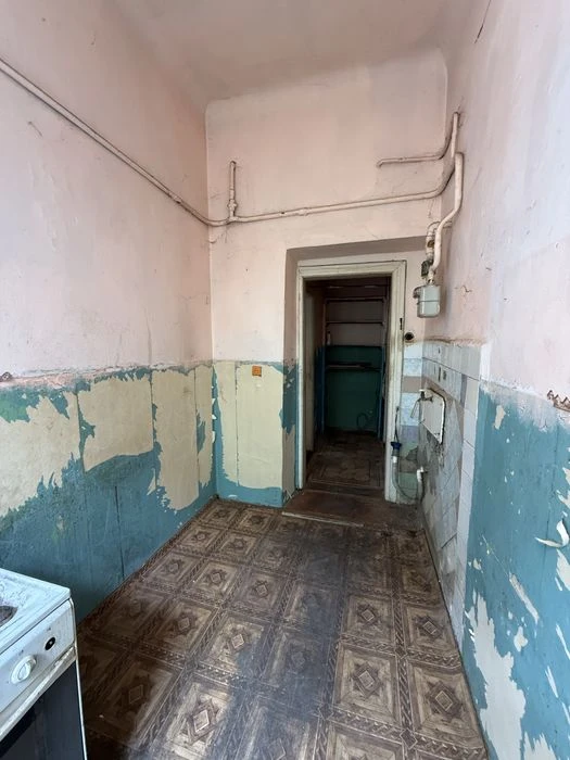 2 кімнатна квартира в центрі міста.