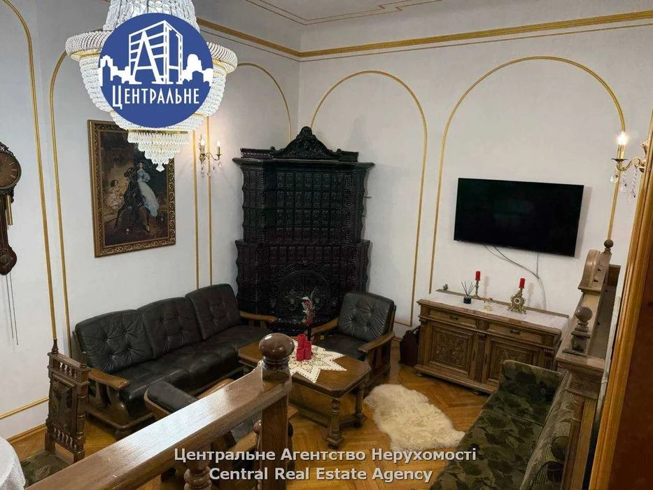 Продається унікальна квартира в Чернівцях з окремим входом,