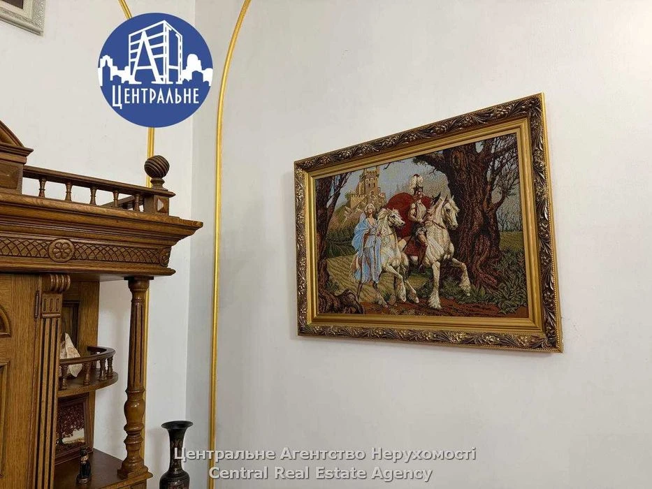 Продається унікальна квартира в Чернівцях з окремим входом,