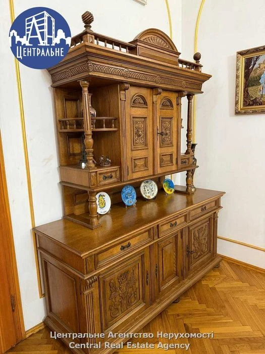Продається унікальна квартира в Чернівцях з окремим входом,