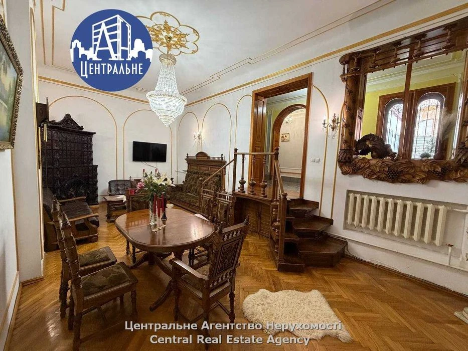 Продається унікальна квартира в Чернівцях з окремим входом,