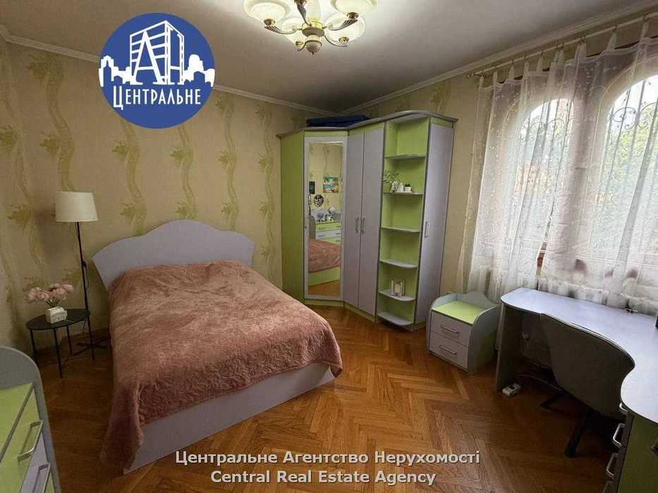 Продається унікальна квартира в Чернівцях з окремим входом,