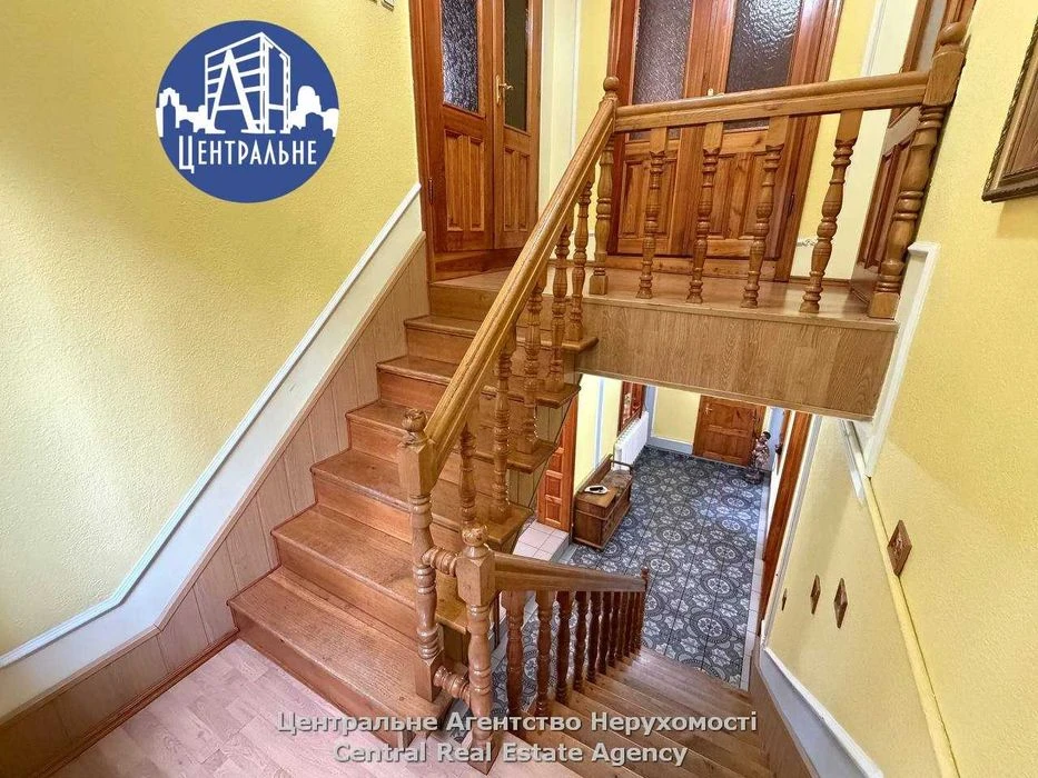 Продається унікальна квартира в Чернівцях з окремим входом,