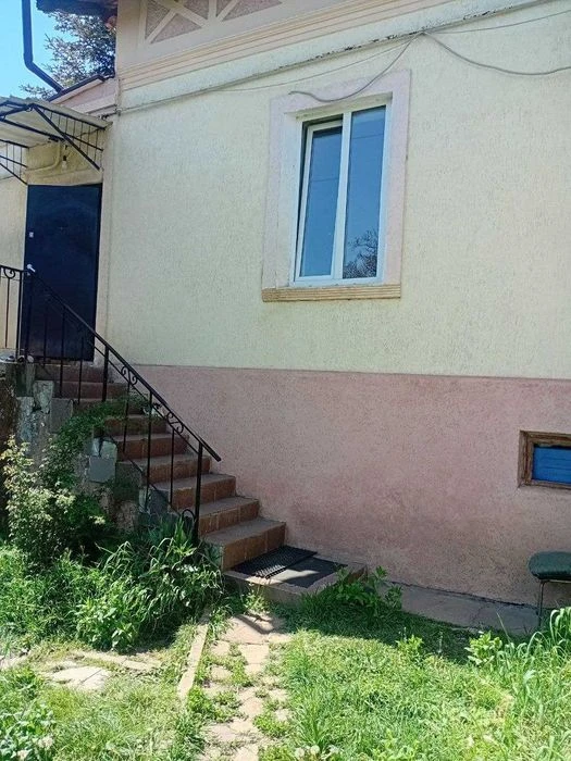Продам 2-кімнатну квартиру в австрійському особняку