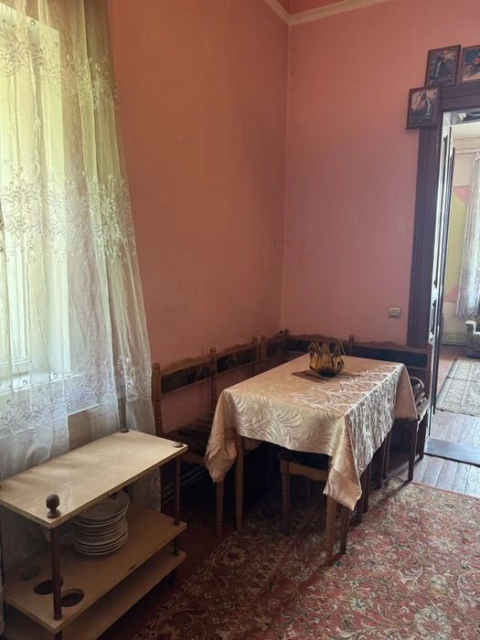Продам 2 кім квартиру вул Конституційна Чернівці