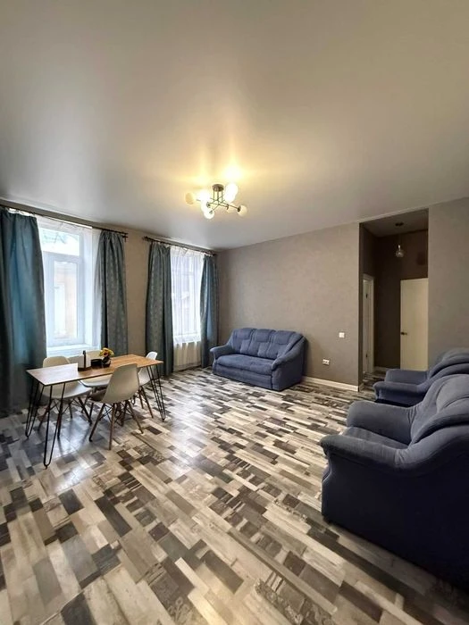 Продаж 2-кім в центрі, початок вул.Головної