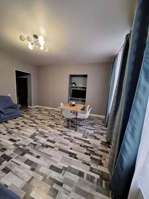 Продаж 2-кім в центрі, початок вул.Головної
