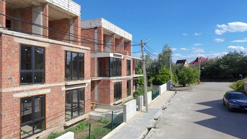 Продається двокімнатна квартира ,дослідна станція.
