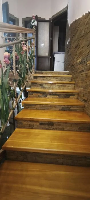 Продається дворівнева новобудова початок вул . Хотинської