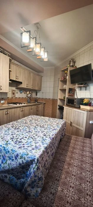 Продається дворівнева новобудова початок вул . Хотинської