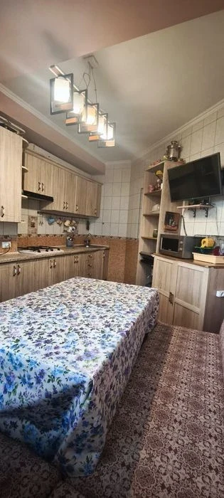 Продається дворівнева новобудова початок вул . Хотинської
