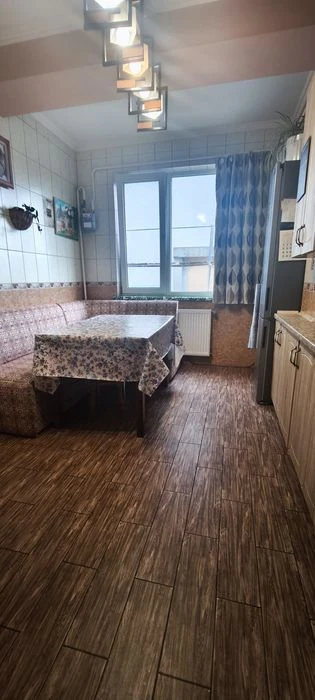 Продається дворівнева новобудова початок вул . Хотинської