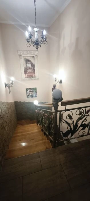 Продається дворівнева новобудова початок вул . Хотинської