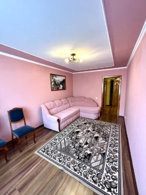 Продається 2 кімнатна квартира з кухнею-студією