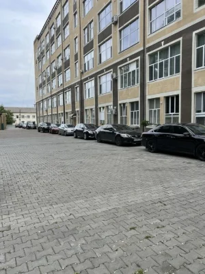 Продаж квартир гуртом в новому будинку неподалік центру