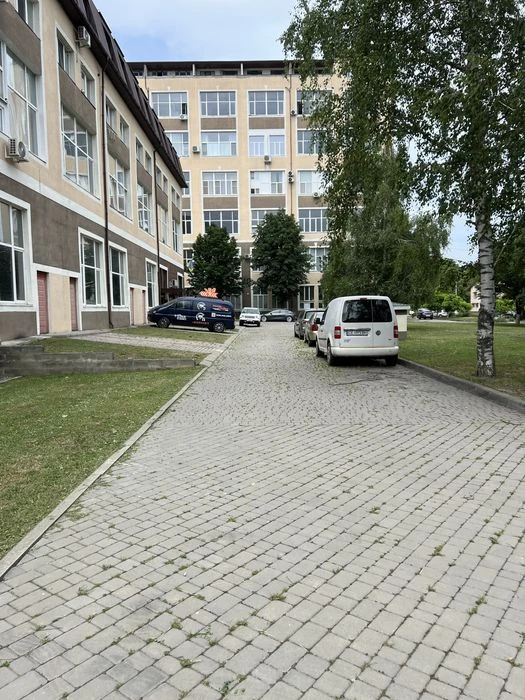 Продаж квартир гуртом в новому будинку неподалік центру