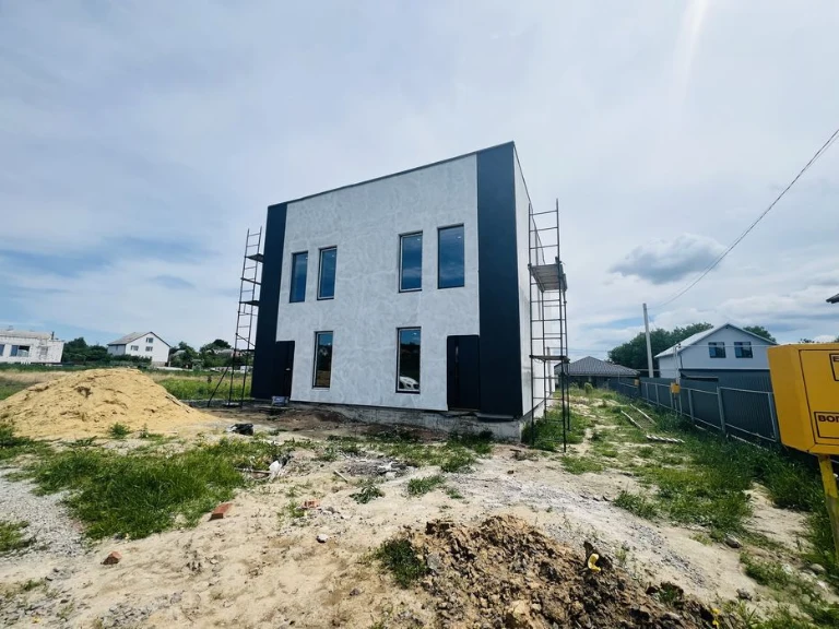 Продам дуплекс 100кв.м., 3 комнаты, 2 сотки на Поляне