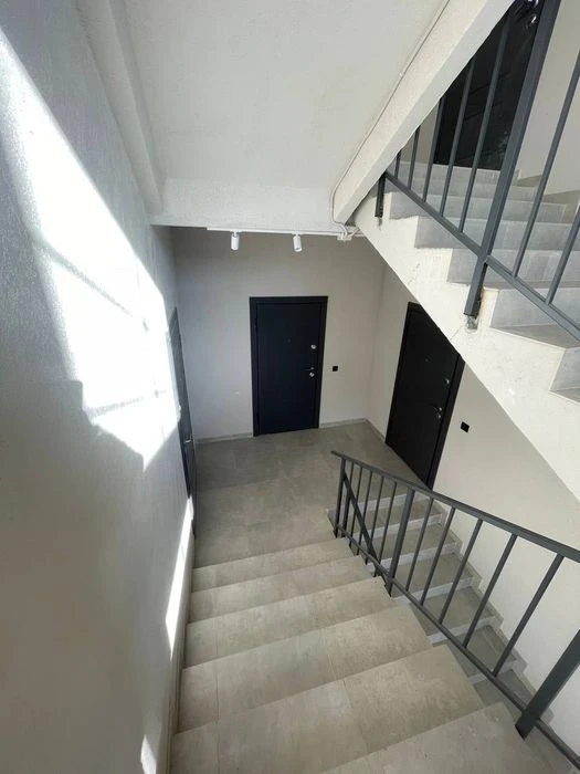 Продам квартиру 65м2 на 1-2 поверсі