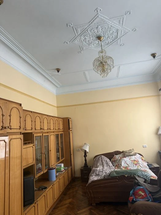 Продається 4кімнатна квартира в центрі вул. Головна