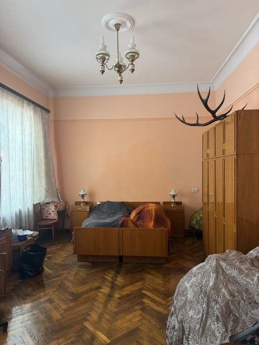 Продається 4кімнатна квартира в центрі вул. Головна