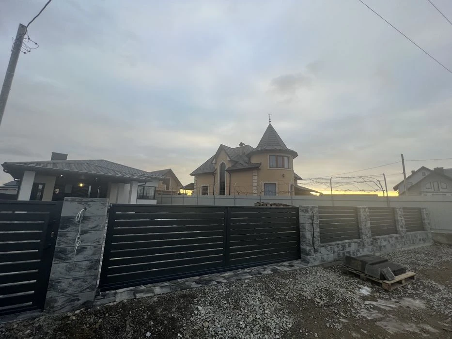 Продам будинок м Черновци 120 кв