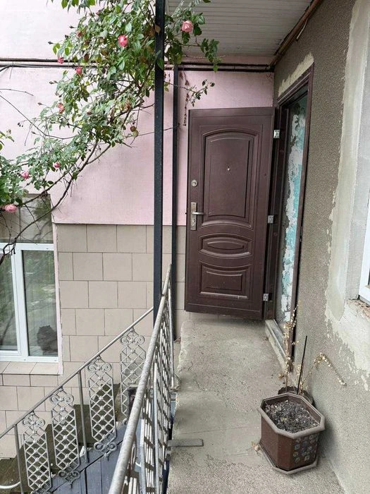 Продається частина будиночку по вулиці Прутській. Можливо по