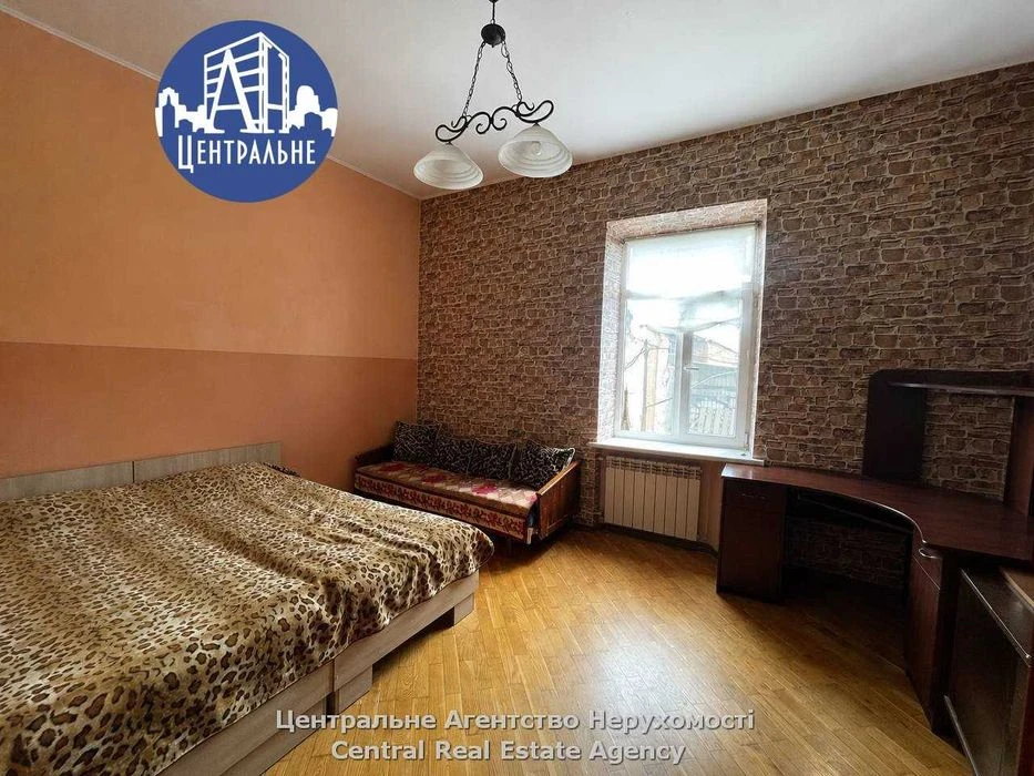 Продається частина будинку в історичній частині міста