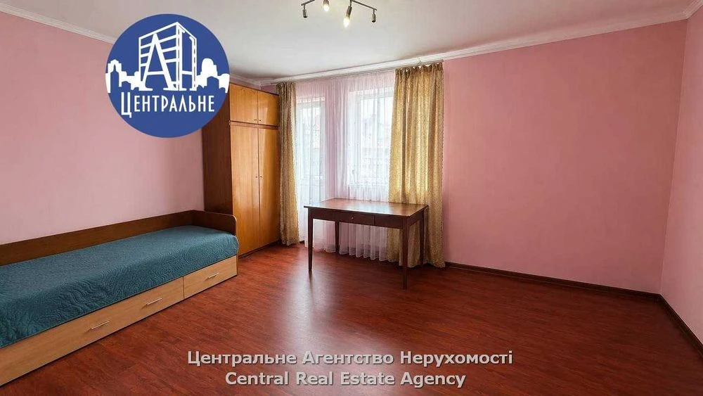 Продається частина будинку в історичній частині міста