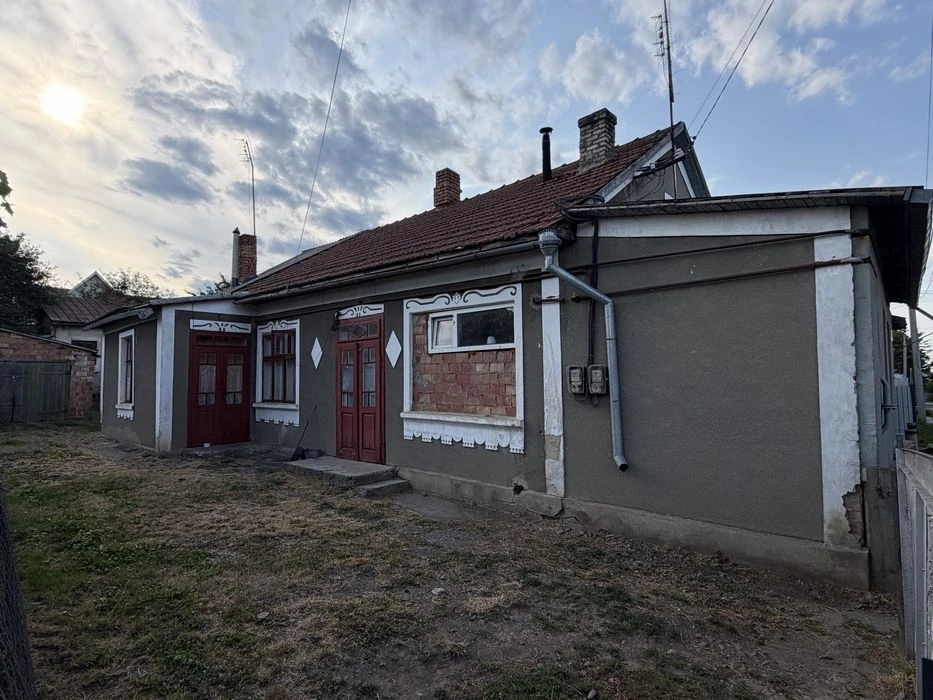 ТЕРМІНОВО ПІД РЕМОНТ 1/2 будинку РОША вул. Василя Стуса