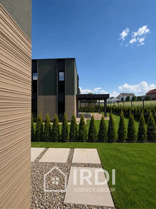 Продаж будинків в закритому комплексі район Приміських