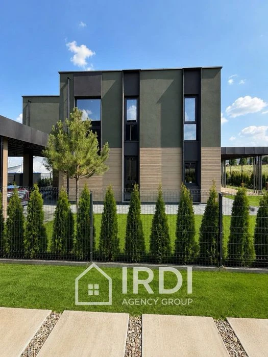 Продаж будинків в закритому комплексі район Приміських