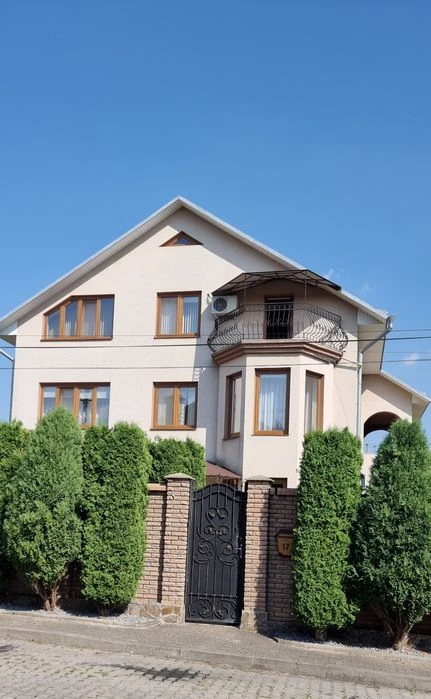 Просторий особняк в елітному районі на дослідний станції