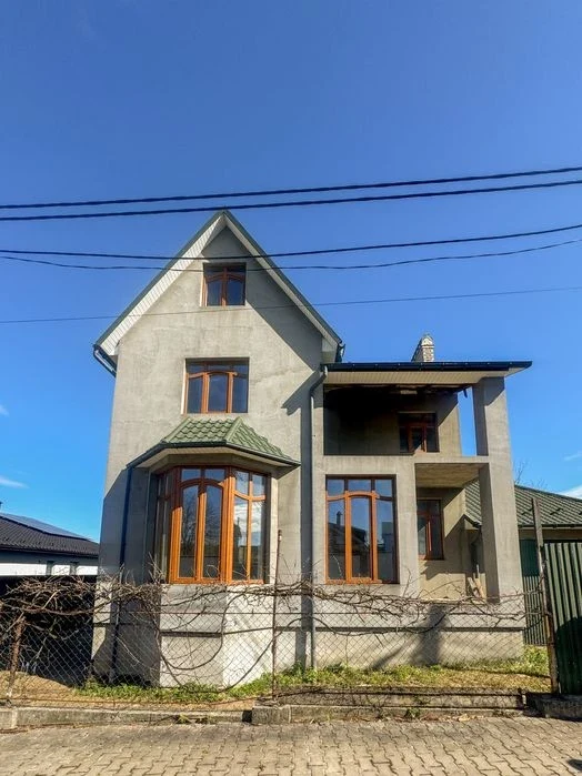 Маєток з панорамним видом на місто: 275 м² якості та простор