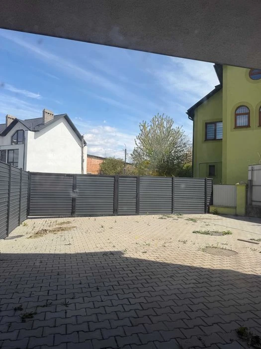 Продаж будинку з міськими комунікаціями