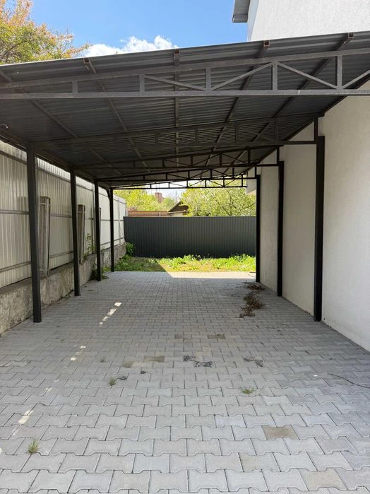 Продаж будинку з міськими комунікаціями