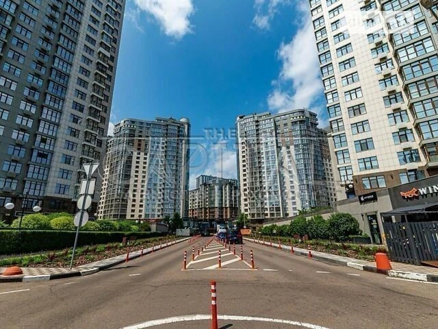 Продаж 7к квартири 303 кв. м на вул. Андрія Верхогляда 7 ЧЕР